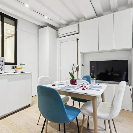 Lavie Maison : Ac & Center Of * باريس