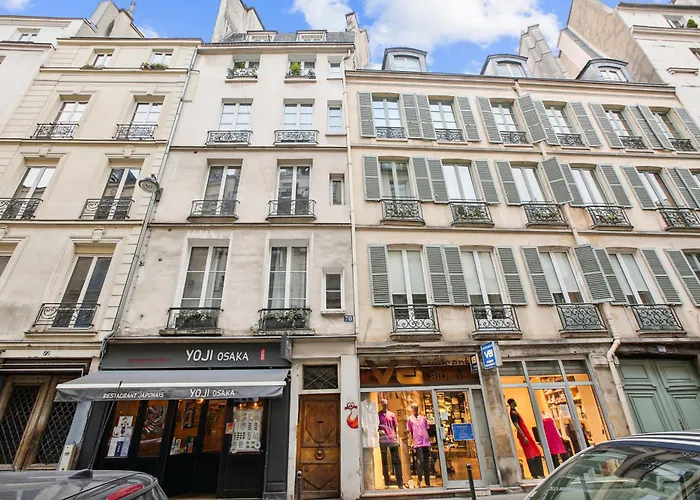 Lavie Maison : Ac & Center Of