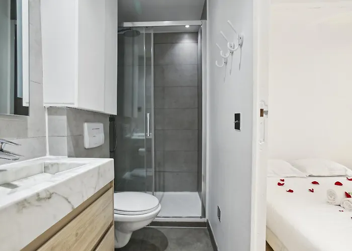 Lavie Maison : Ac & Center Of