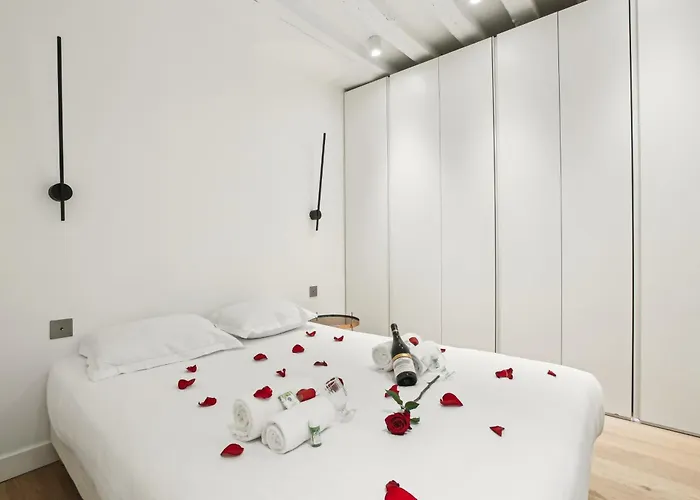 Lavie Maison : Ac & Center Of